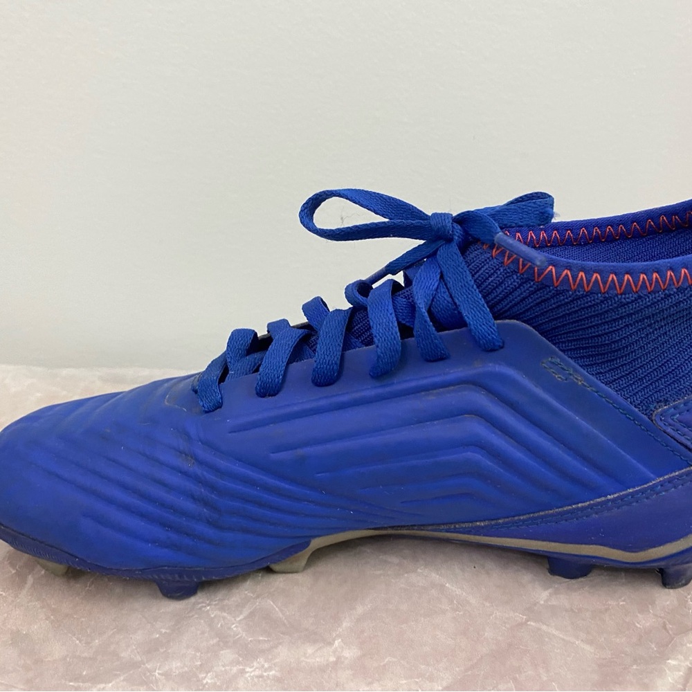 Youth Adidas Predator Cleats - Big Kids Size 4 - Picture 3 of 8